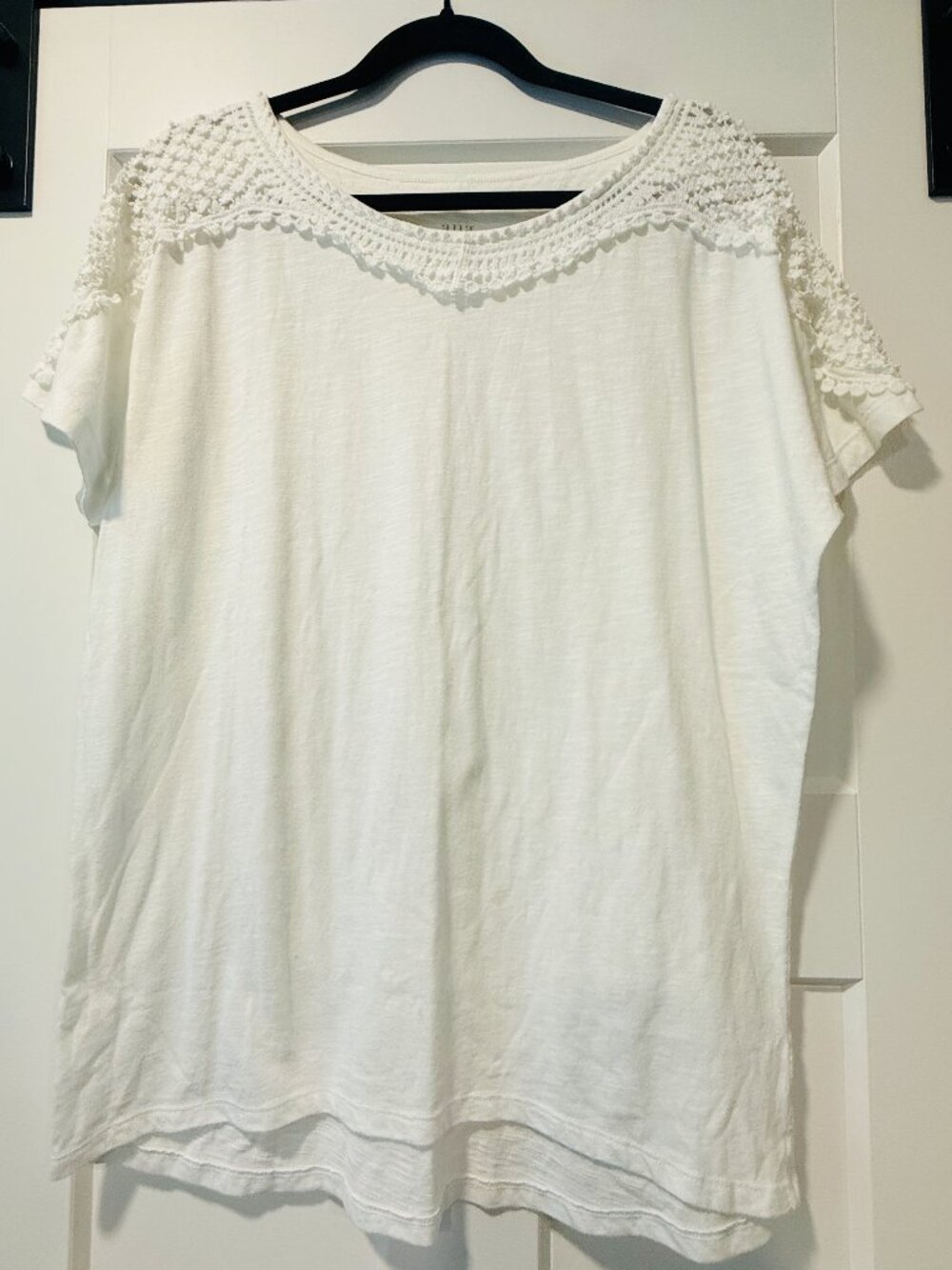 A.N.A. White Short-Sleeve Tee With Cotton Lace Embellishment Size Large